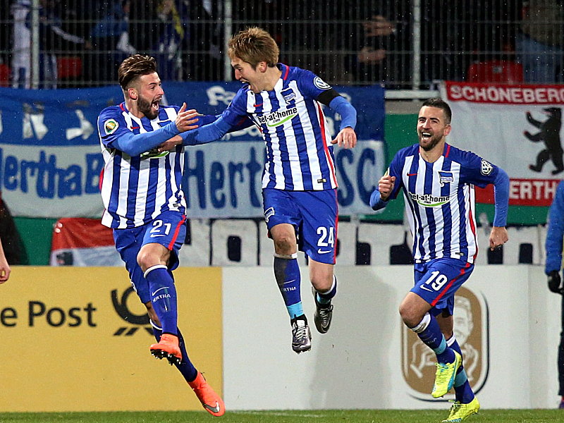 Marvin Plattenhardt, Genki Haraguchi und Vedad Ibisevic