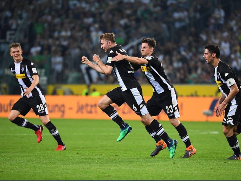 Außer Rand und Band: Christoph Kramer (2.v.l.) nach seinem 3:0.