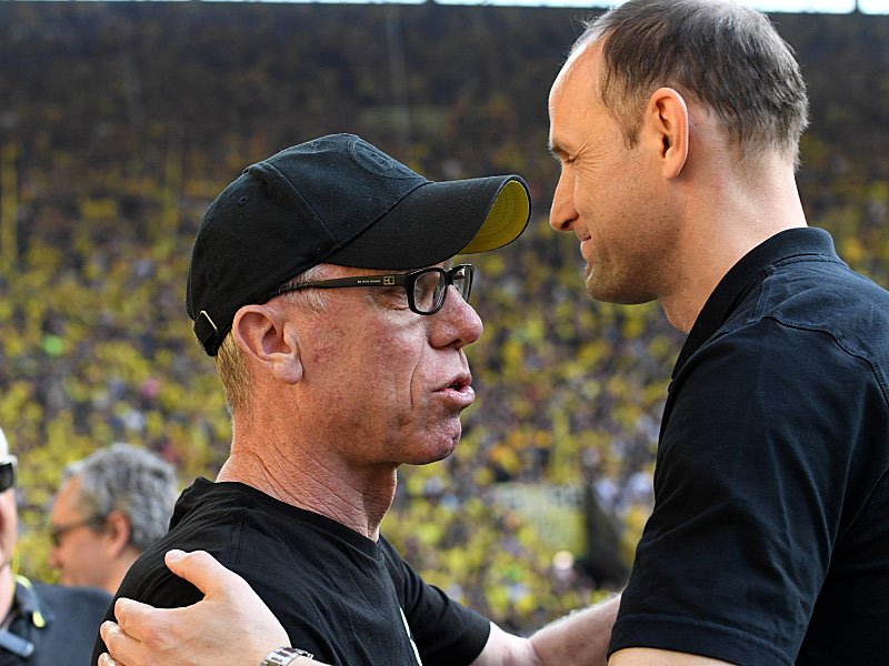 Durchpusten: Peter Stöger nach dem Sieg gegen Bayer.