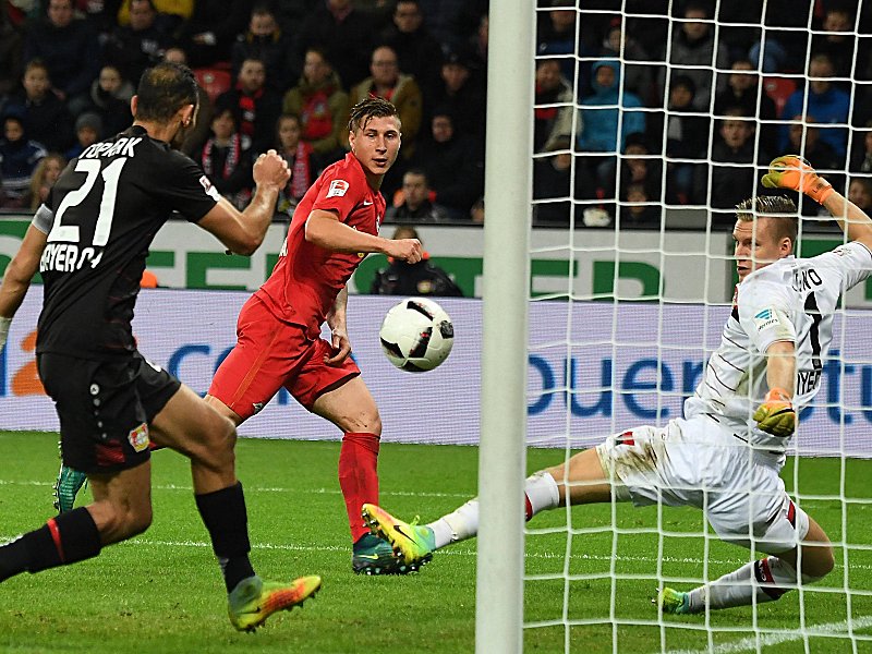 Der entscheidende Treffer: Willi Orban köpft zum 3:2 in Leverkusen ein.
