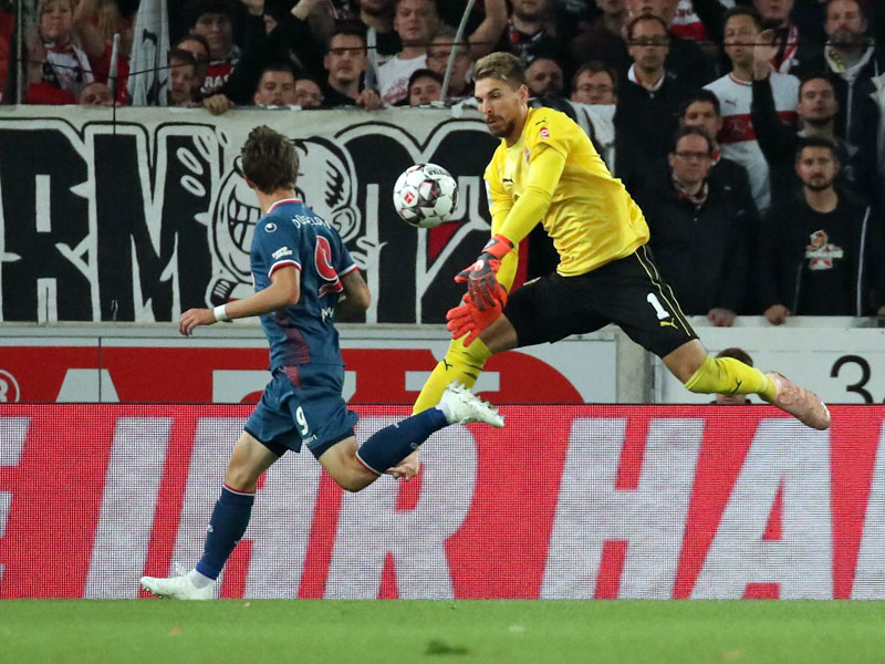 In Aktion: Stuttgarts Torhüter Ron-Robert Zieler im Einsatz.