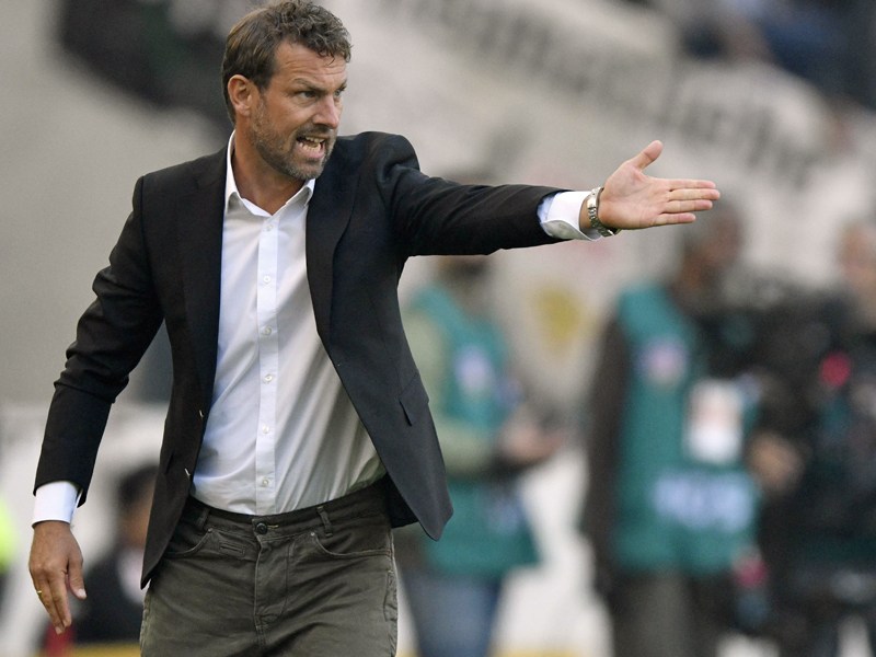 Schock nach drei Minuten: VfB-Trainer Markus Weinzierl.