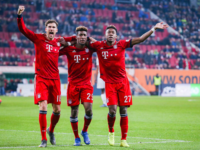 Fast alle Torschützen auf einem Bild: Die Münchner Goretzka, Coman und Alaba.