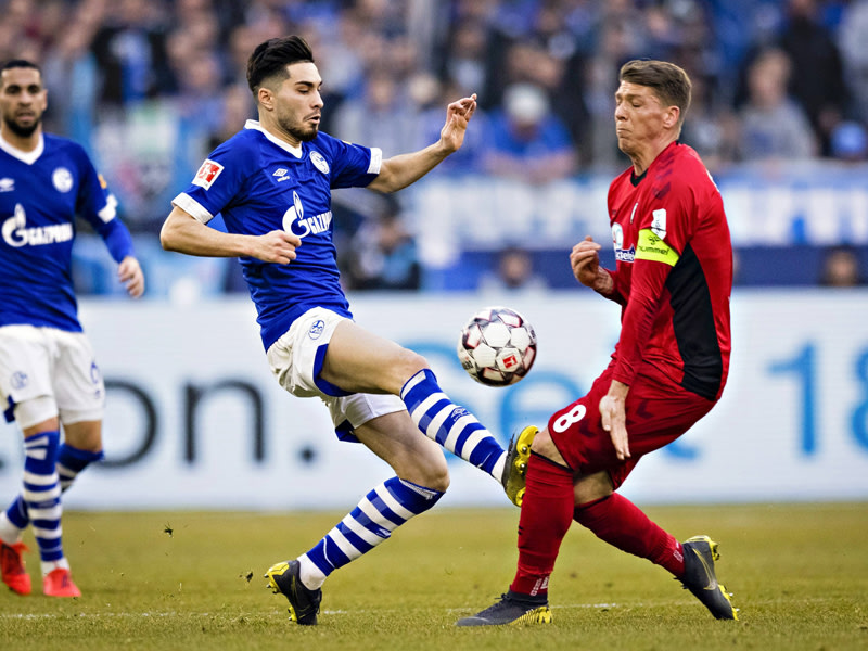Ein Tritt mit Folgen: Schalkes Serdar sah bei diesem Foul an Frantz die Rote Karte.