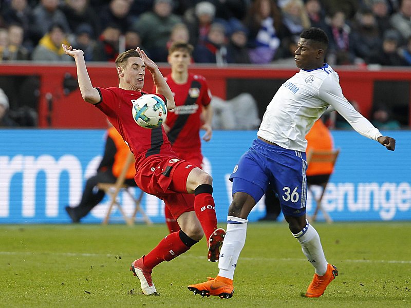 Schlüsselszene: Dominik Kohr (l.) foul Breel Embolo und sieht deswegen Gelb-Rot.