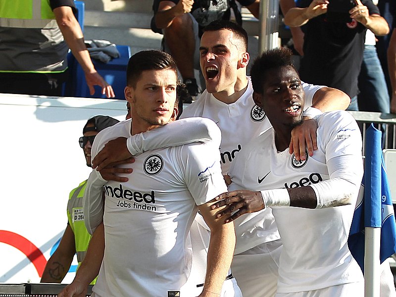 Blitzstart: Luka Jovic, Filip Kostic und Danny da Costa (v.l.) bejubeln das 2:0.
