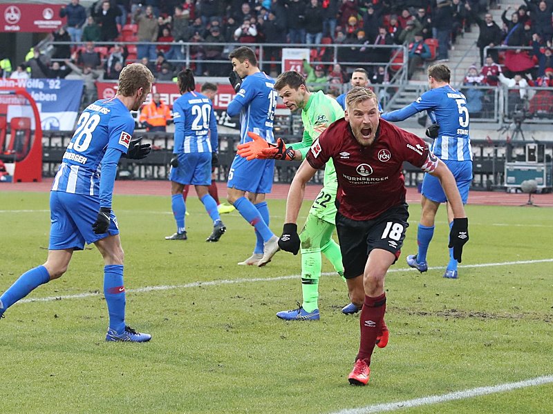 Freudenschrei: Hanno Behrens (r.) bejubelt das 1:1.