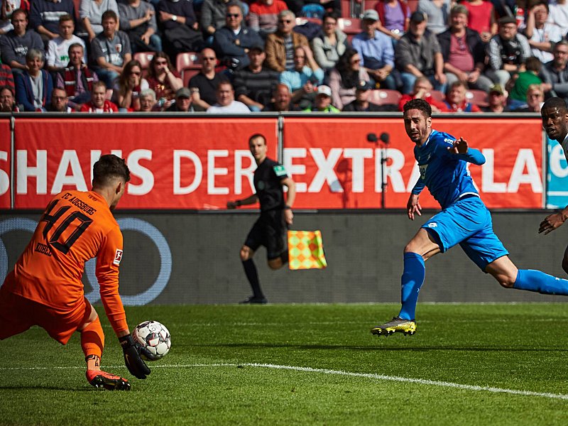 Gleich scheppert's: Ishak Belfodil (r.) bei einem seiner Treffer.