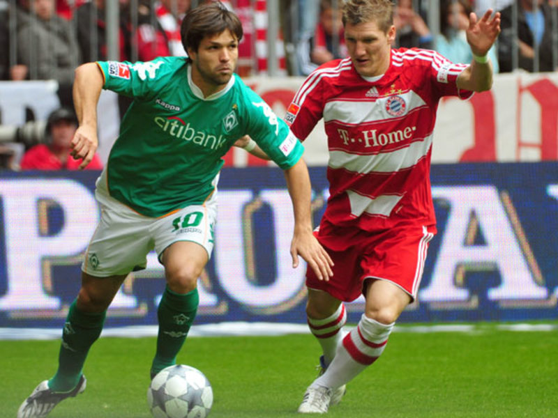 Diego behauptet den Ball gegen Schweinsteiger