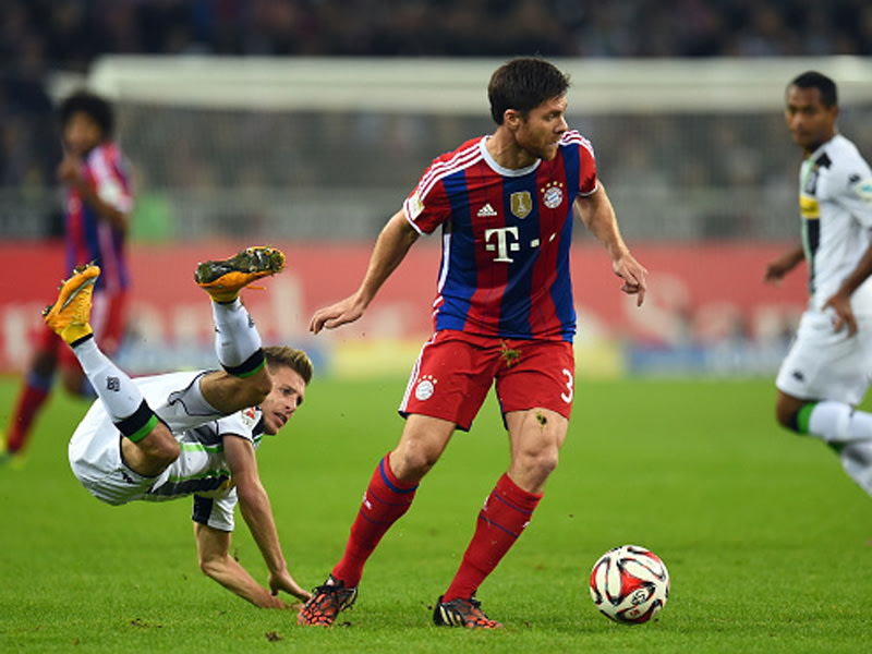 Abgeprallt: Patrick Herrmann hat im Zweikampf mit Xabi Alonso Gewichtsnachteile.
