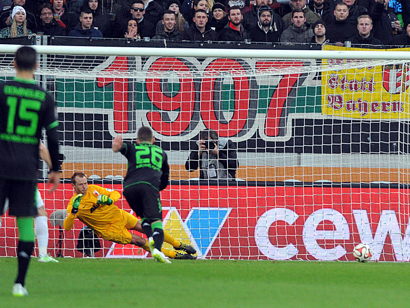 Verladen: FCA-Schlussmann Manninger fängt sich das 0:1.