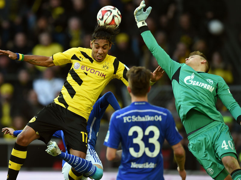 Immer wieder im Fokus: Timon Wellenreuther, hier im Luftduell mit Pierre-Emerick Aubameyang.