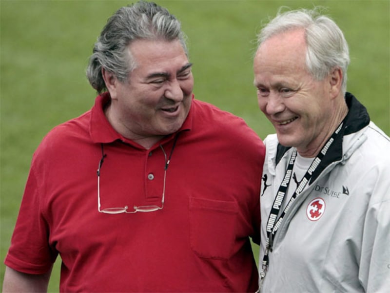 Fußball, 2. Bundesliga: Günther Eichberg (li.), hier mit dem ehemaligen Schweizer Nationaltrainer Köbi Kuhn.