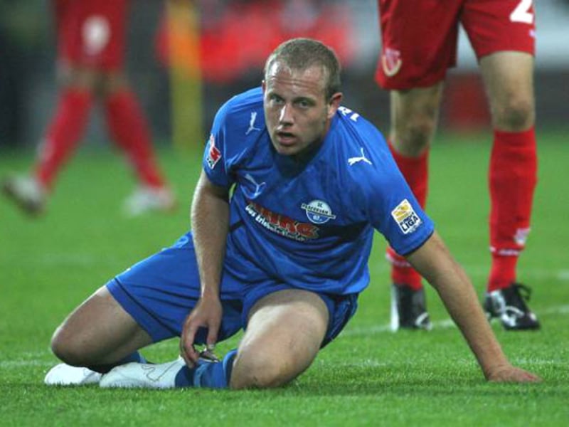 Fußball, Bundesliga: Frank Löning musste sich ab dem 5. Spieltag von der Bank beweisen.