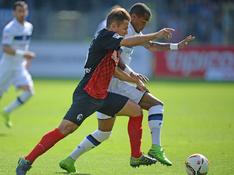 Freiburg erkämpft sich gegen Frankfurt die Tabellenführung.
