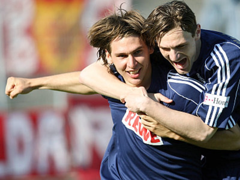 Jubel nach dem Kölner 1:0: Helmes und Novakovic lassen dem Jubel freien Lauf.