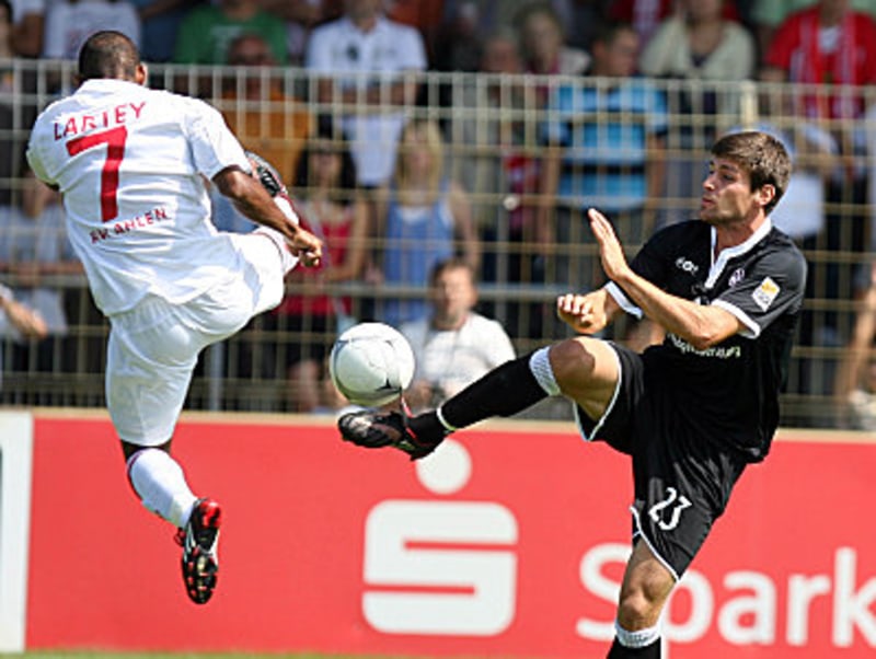 Lartey (li.) gegen Dick