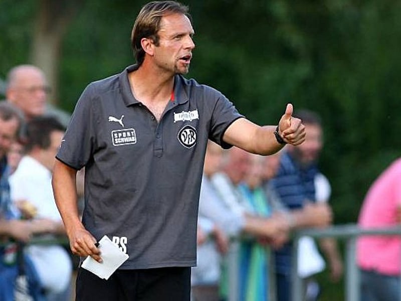 Erstes von fünf "entscheidenden" Matches gewonnen: VfR-Trainer Rainer Scharinger.