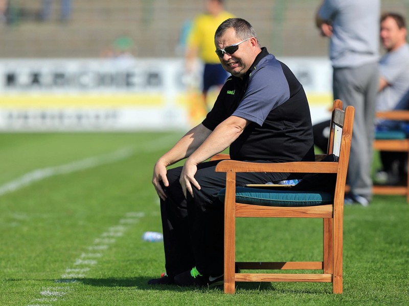 Sven Thoß am Spielfeldrand