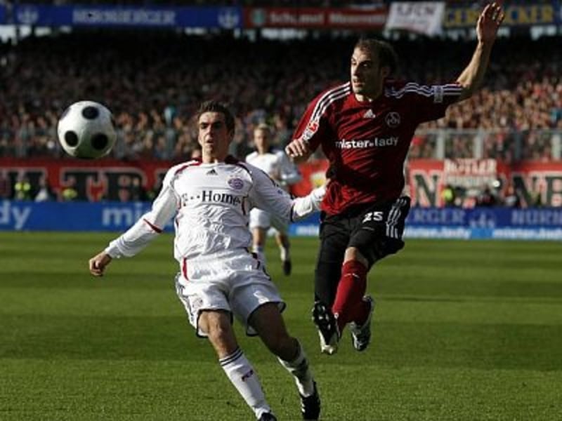 Philipp Lahm gegen Javier Pinola