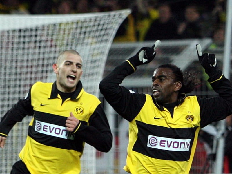 Dortmunds Petric und Tinga (re.) jubeln.