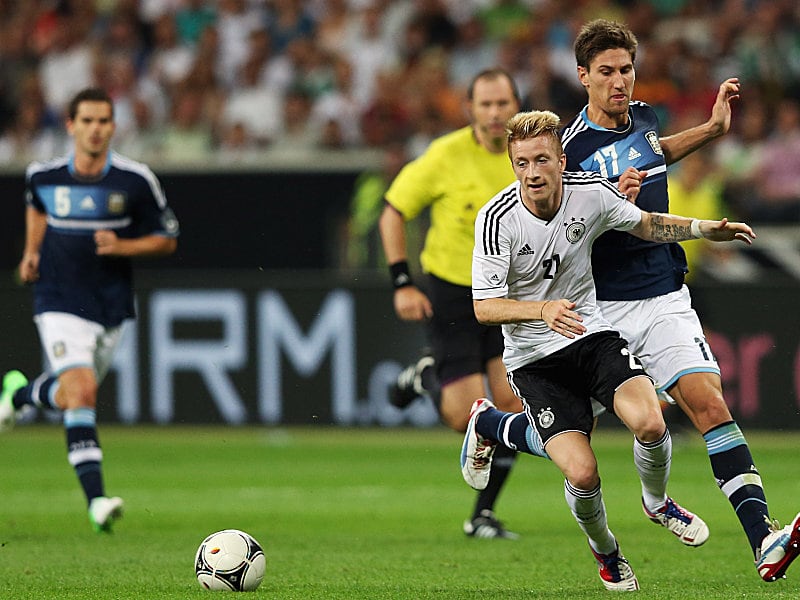 Reus gegen Fernandez (re.)