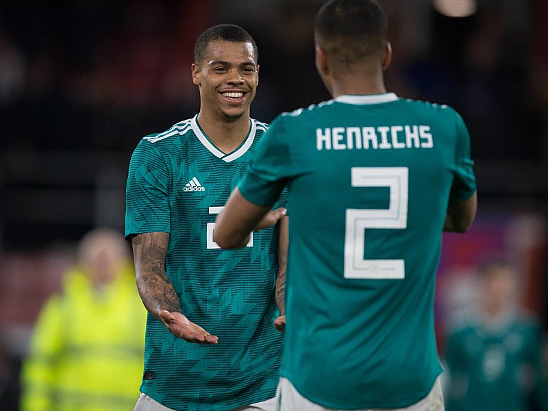 Lukas Nmecha (links) und Benjamin Henrichs