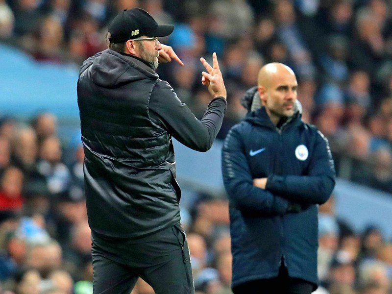 1:2 am Donnerstagabend im Etihad Stadium: Jürgen Klopp (li.) musste sich beim Taktikduell mit Pep Guardiola beugen.
