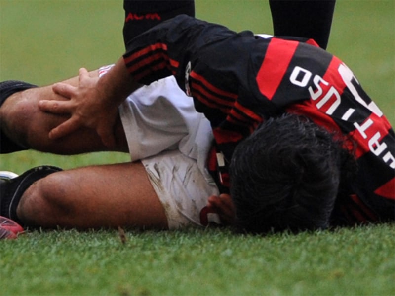 Fußball, Serie A: Italiens Nationalspieler Gennaro Gattuso vom AC Mailand erlitt wohl einen Kreuzbandriss im rechten Knie.