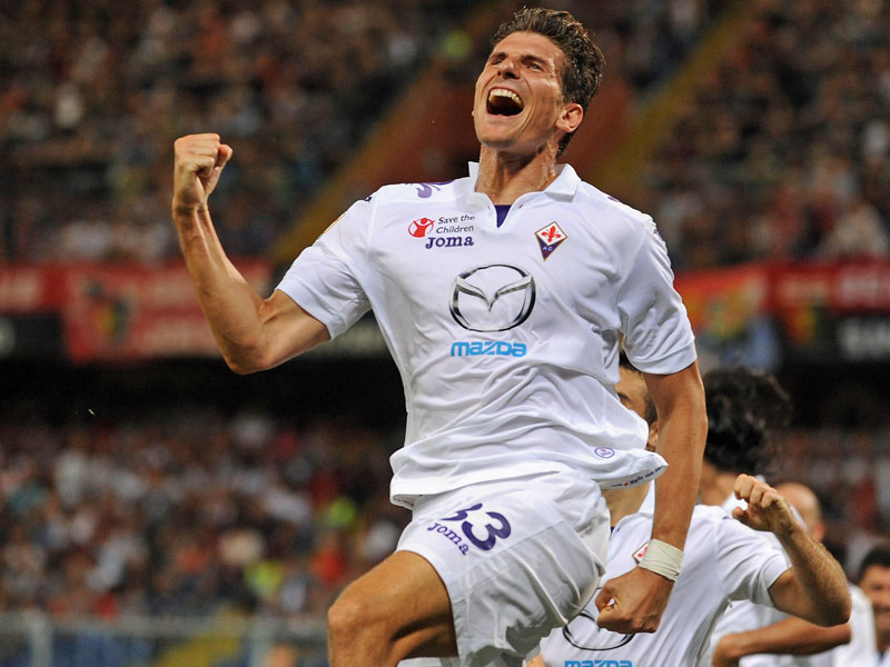 Knoten geplatzt: Fiorentina-Stürmer Mario Gomez machte in Genua seinen ersten und zweiten Pflichtspieltreffer.