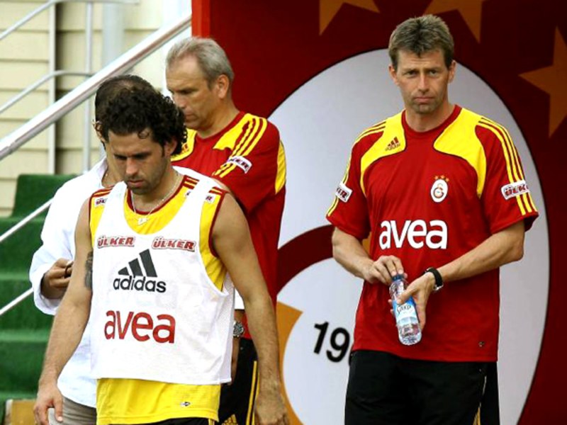 Ausgedient: Die Zeit des Brasilianers Lincoln unter Trainer Skibbe (re.) bei Galatasaray scheint abgelaufen.