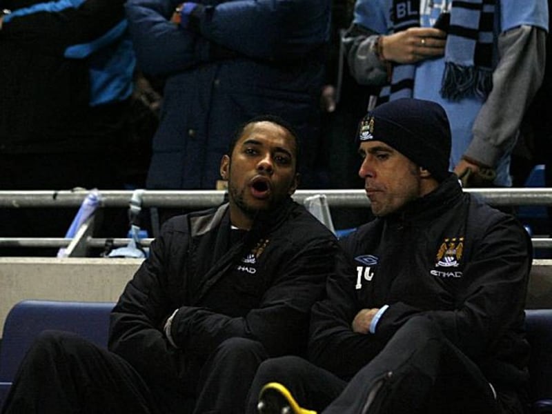 Robinho (li.) auf der Bank