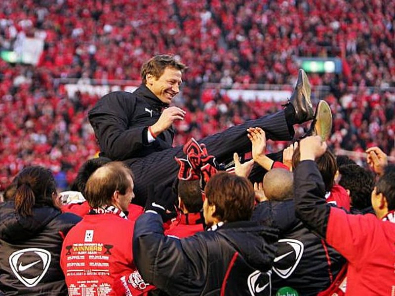 Fußball, Guido Buchwald genießt in Jaüan hohes Ansehen - mit Urawa Red Diamonds holte er 2006/07 den Pokal.