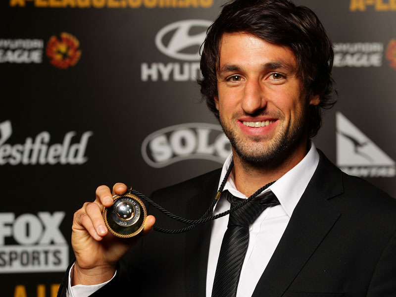 Thomas Broich mit der Johnny-Warren-Medaille