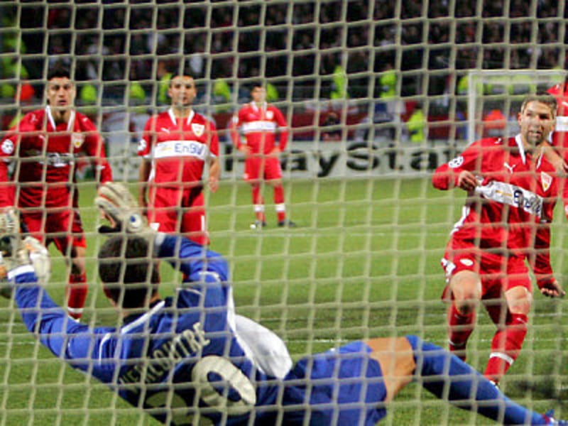 Remy Vercoutre hält gegen Thomas Hitzlsperger