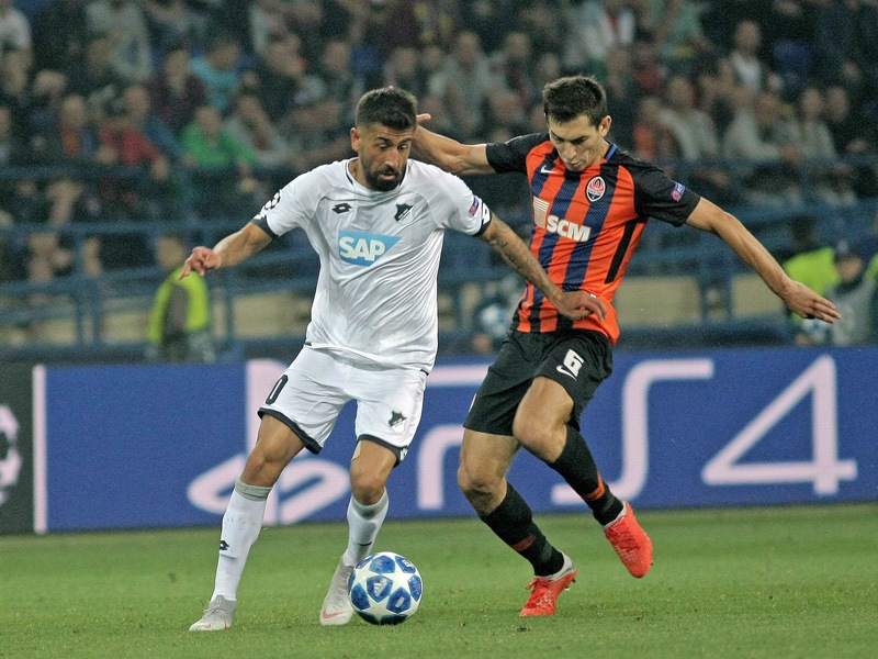 Hoffenheims Kerem Demirbay (li.) gegen Donezks Taras Stepanenko.
