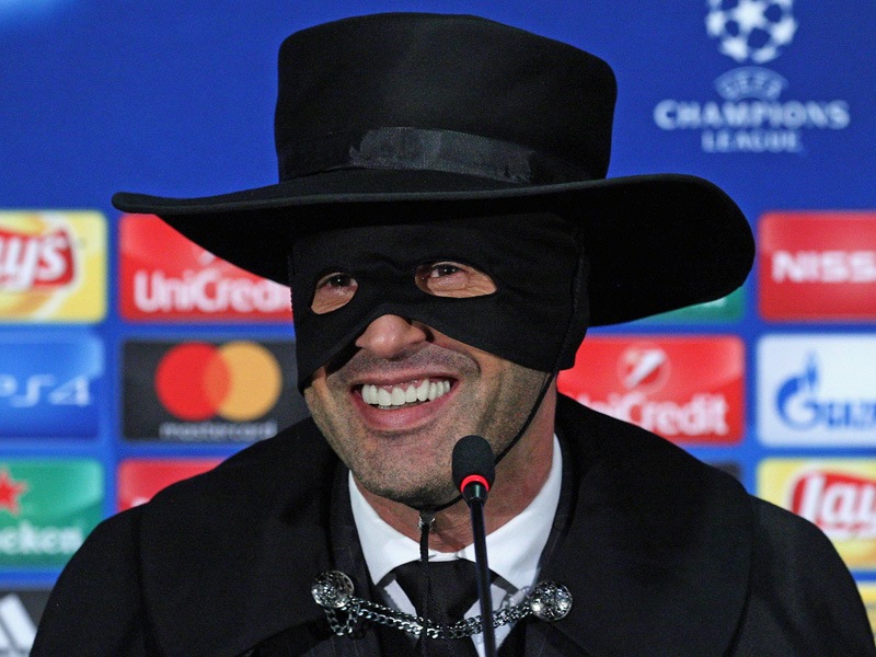Paulo Fonseca verkleidete sich nach dem Weiterkommen im letzten Jahr als Zorro.