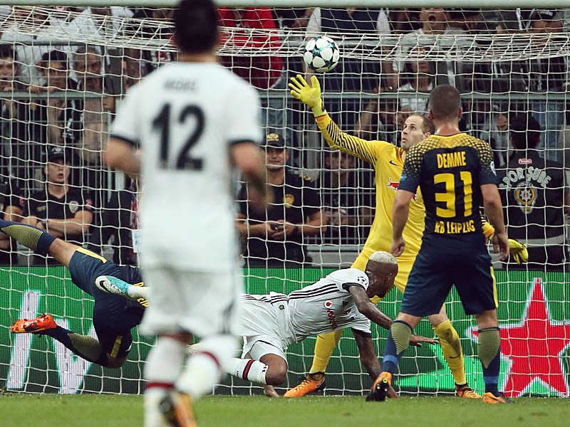 Mit Köpfchen: Besiktas' Talisca (Mi.) trifft zum 2:0.