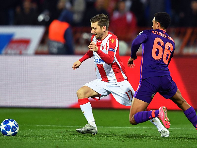 Glänzte mit zwei Torvorlagen: Belgrads Marko Marin, hier im Duell mit Trent Alexander-Arnold (r.).