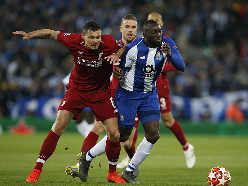 Volle Kraft voraus: Dejan Lovren im Zweikampf mit Moussa Marega (r.).