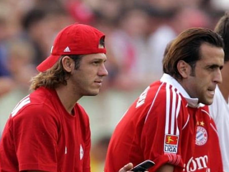 Zum Zuschauen verurteilt: Martin Demichelis (li.) und Ali Karimi (re.).