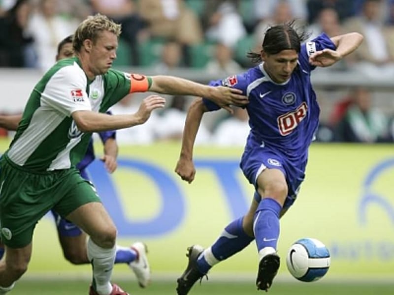 Hofland hält Pantelic gut in Schach.