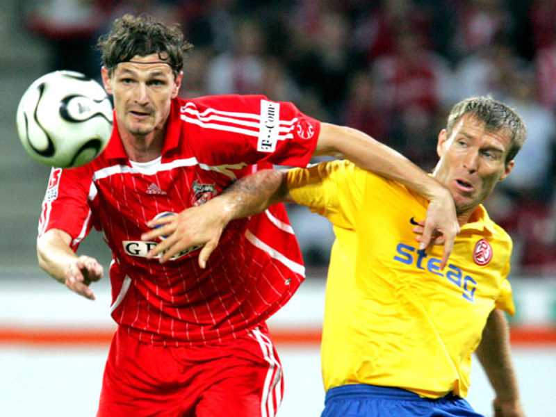 Kölns Angreifer Novakovic gegen Essens Hysky