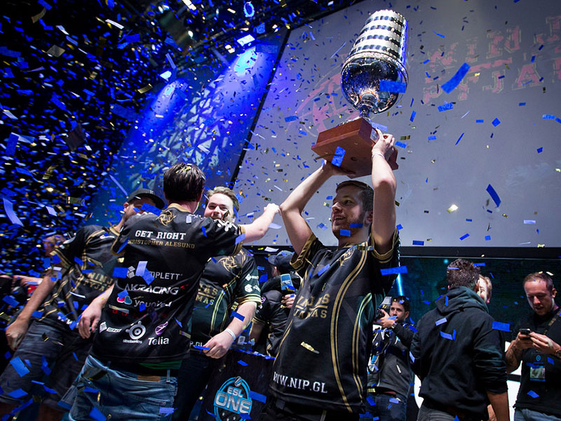 Der eSport wird immer populärer, aber als Sport wird er in Deutschland weder anerkannt noch in den Lehrplan aufgenommen.