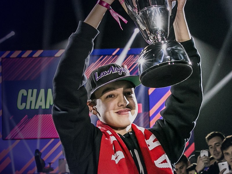 'TekKz' gewann mit seinen 16 Jahren in Barcelona und lebt den Traum vieler FIFA-Spieler.