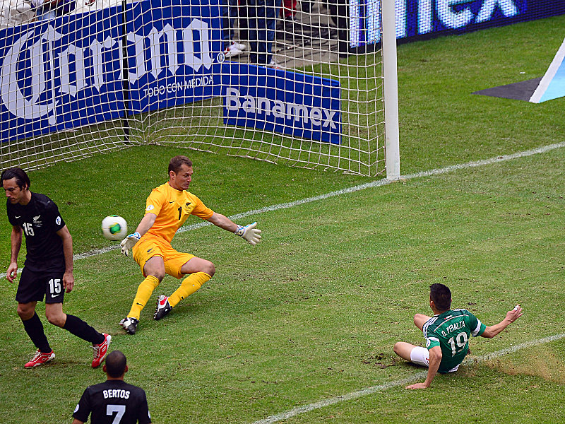 Mexikos Peralta durfte beim 5:1 gleich zwei Treffer bejubeln.