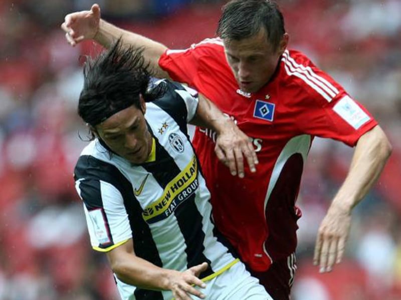 Juves Mauro Camoranesi (li.) gegen Ivica Olic (HSV)