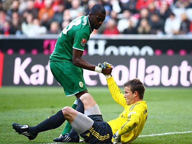 Grafite (li., VfL Wolfsburg), Michael Rensing (FC Bayern München)