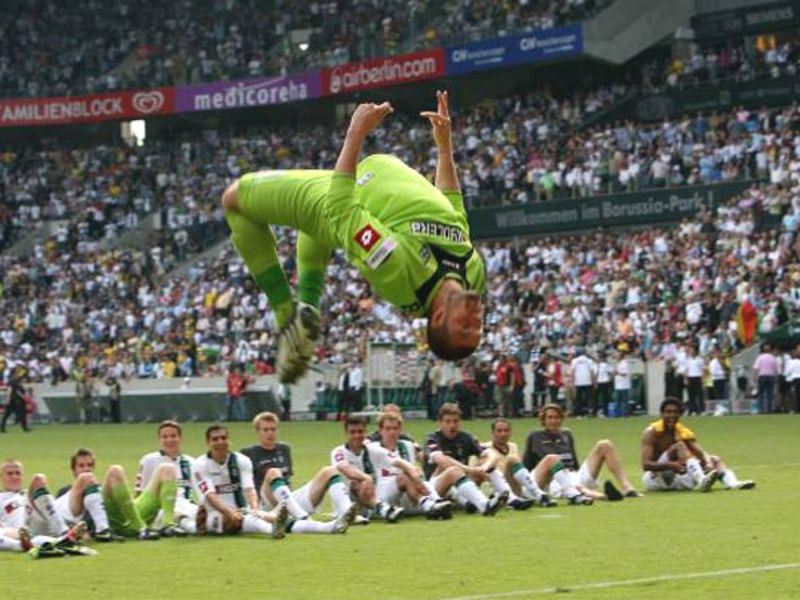 Fußball, Bundesliga: Gladbachs Keeper Logan Bailly brach sich den Mittelfuß.