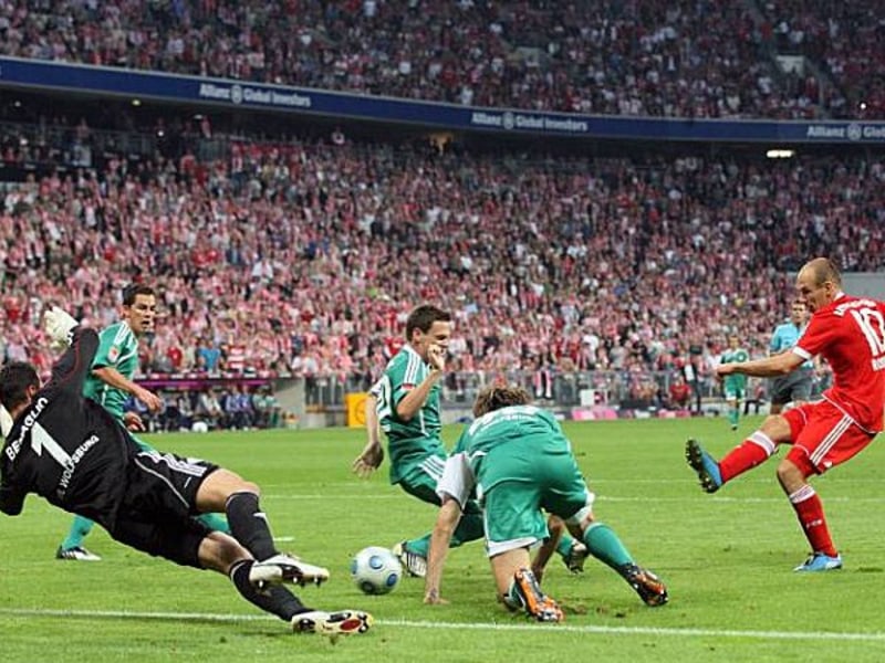 Robbens zweites Tor im ersten Spiel für die Bayern zum 3:0-Endstand gegen Wolfsburg.